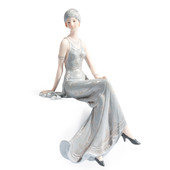 Statuette sitzend Lady Elisabeth