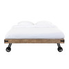 Cama con ruedas 140 × 190 de mango macizo Manufacture | Maisons du Monde