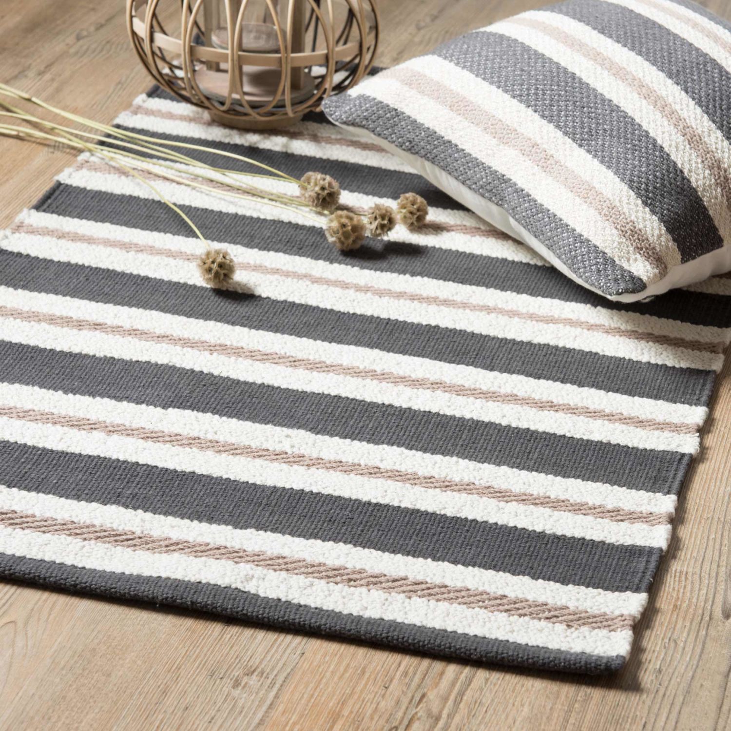 Alfombra de algodón con motivos de rayas 60x90 Maisons du Monde Alfombra de algodón con motivos de rayas 60x90 Maisons du Monde